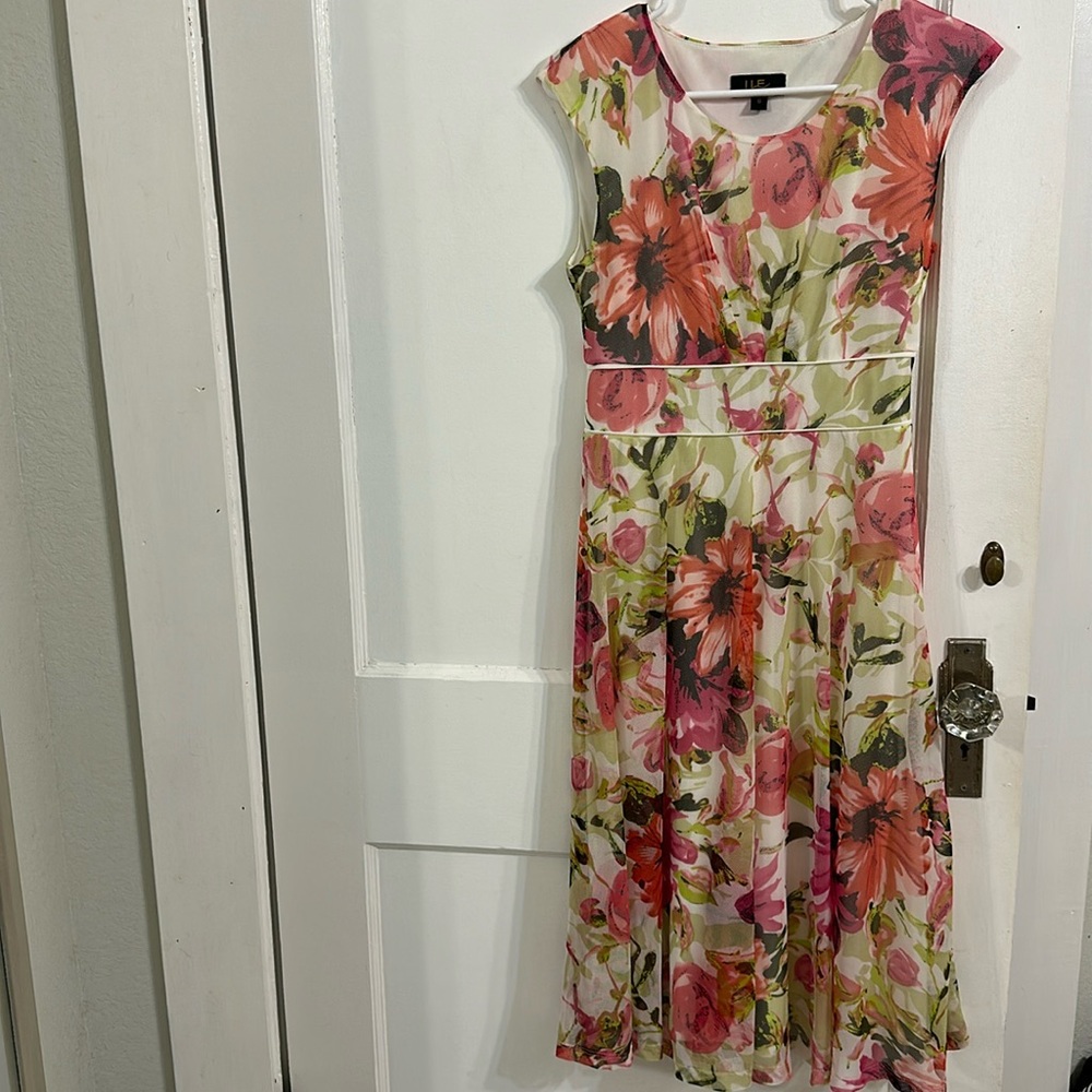 ILE New York Size 6 Spring Floral Dress